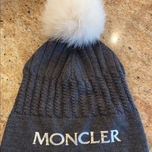 Perfect condition authentic Moncler sweater Pom Pom hat